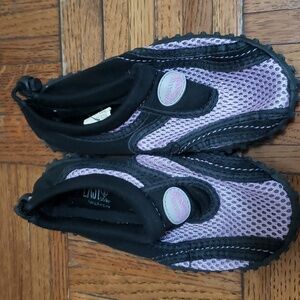 GIRLS WATER SHOES SIZE 13